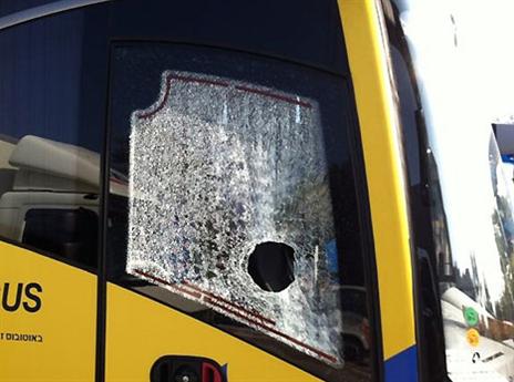 שמשת הדלת הקדמית המנופצת