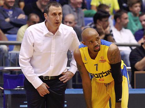 "אסור להוריד קצב". היקמן (אלן שיבר)