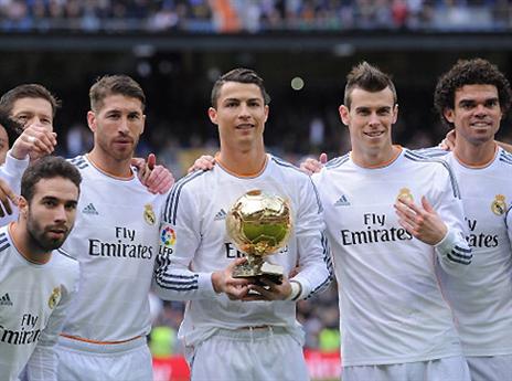 כריסטיאנו וכדור הזהב, הוצג בפני האוהדים (gettyimages)