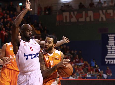 האניקאט ודופרי, מאבק רציני במלחה (אלן שיבר)