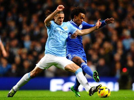 וטורה הספיק להחטיא פעמיים בפתיחה הבלוז במערך הגנתי, אך המארחת מתקרבת: דויד סילבה החטיא מ-3 מטר