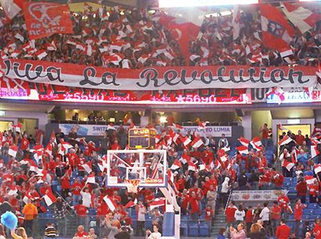 כמה קהל, ככה אכזבה. אוהדי הפועל, אמש (אלן שיבר)