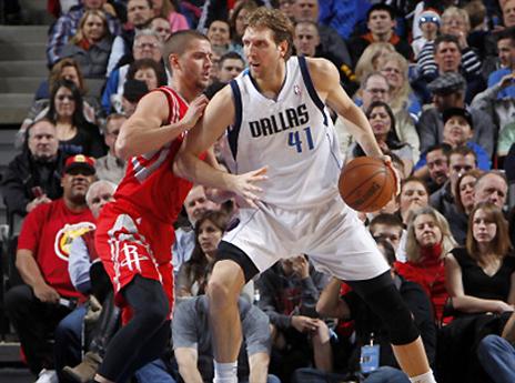 נוביצקי. יקח את השלשות? (gettyimages