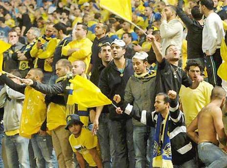 והם, כרגיל, יצאו מבסוטים. אוהדי מכבי (צילום: אלן שיבר)