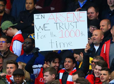 עדיין תומכים בו? אוהדי ארסנל (gettyimages)