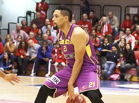 מהבולטים במשחק. סקוטי ריינולדס (אלן שיבר)