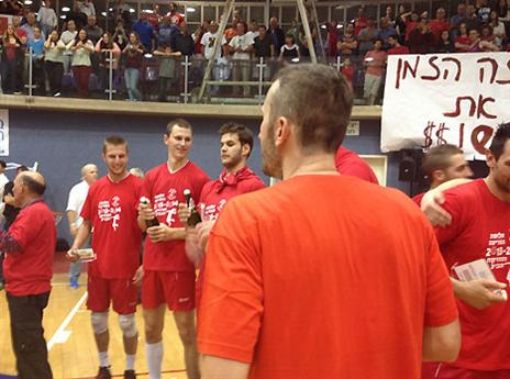 טירוף באולם נעמן