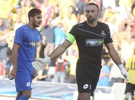 הפועל פ"ת הסתבכה בענק (צילום: אלן שיבר)