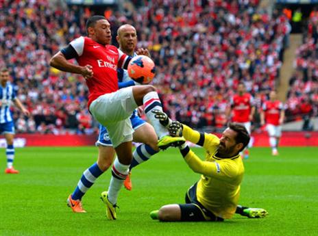 בעוד התותחנים יזמו ואיימו על קארסון (GETTYIMAGES)