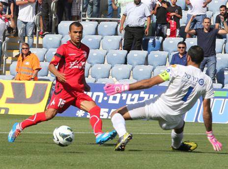 לוד עם הגב אל הקיר (אלן שיבר)