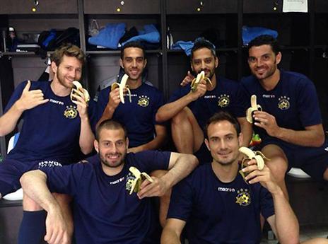 שחקני מכבי והבננות (האינסטגרם של ברק יצחקי)