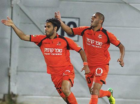 השער טרף את הקלפים בתחתית (אלן שיבר)