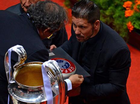 פלאטיני מנסה לנחם את סימאונה (gettyimages)