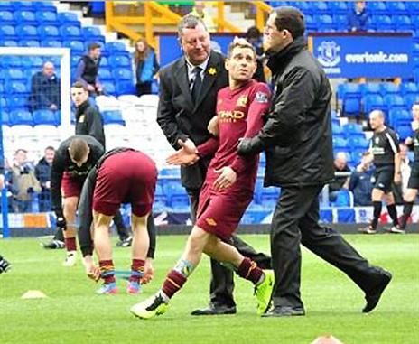 הבחור כבר מנוסה (צילום מסך: טוויטר)