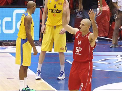 גם הפועל מחצה אותה (צילום: אלן שיבר)