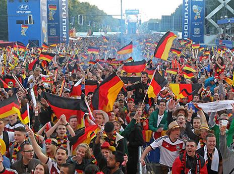 פתאום מותר לשמוח ברחובות (gettyimages)