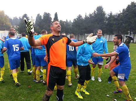 אושרי לוי. חוגג במדי מעלות