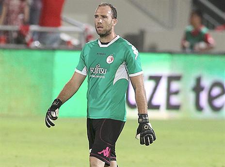 בדרך החוצה? עמוס (אלן שיבר)