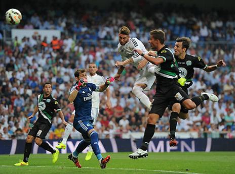ראמוס מתעופף. הגנה רעועה לריאל (gettyimages)
