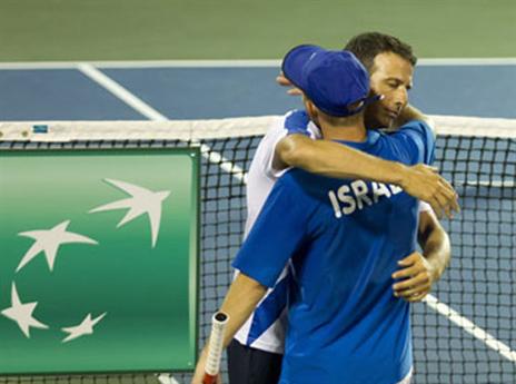 חיבוק אמיץ בסיום