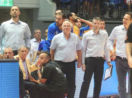 פיני בבאסה, למעשה כל הצוות של הצהובים לא מבסוט