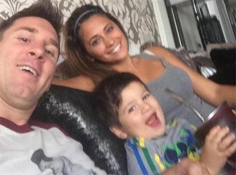 וגם טיאגו כבר יודע לשתות מאטה (טוויטר ליונל מסי)