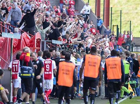 המהומה התחילה בפנים עם פיצוץ המשחק