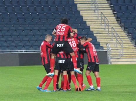 שחקני קטמון חוגגים (אופק טוביה)