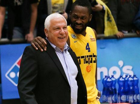 למי יש חיוך יותר רחב? פיני ופארגו (צילום: עודד קרני)