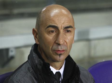 שמר את הקלפים קרוב לחזה. פאקו