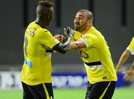 הכסף בדרך לשחקני נתניה (צילום: אתר רשמי מכבי נתניה)