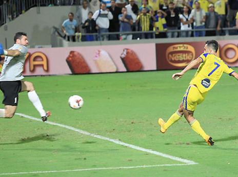 זהבי מכניע את מרציאנו. כובש בכל תפקיד (אלן שיבר)