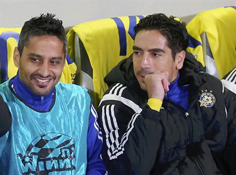 ברק יצחקי על הספסל. "מכבי ת"א הטובה בארץ" אלן שיבר