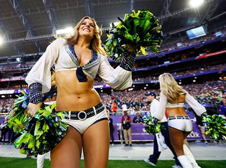 המעודדות, כתמיד, היו שם כדי לתת דחיפה