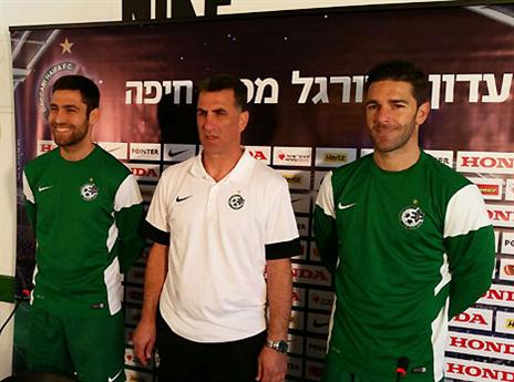 הוא ירוק. שכטר מוצג