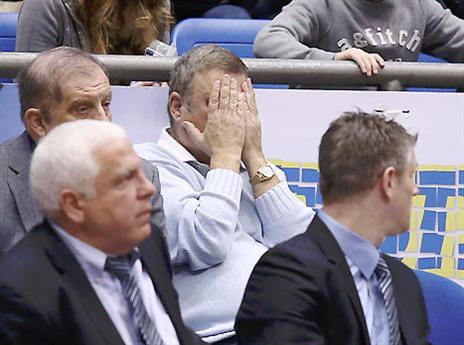 יודעים דבר או שניים על תארים. גרשון ופדרמן, הידיים על הפנים (צילום: אלן שיבר)