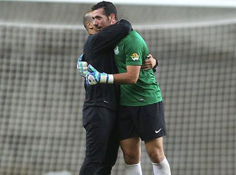 מרציאנו. המאמן שלו מאחוריו (אלן שיבר)