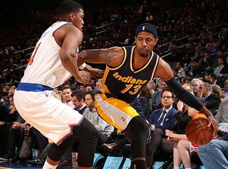 ג'ורג' ומגן הזיעה לאות תמיכה (getty)