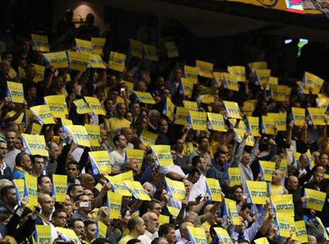 "דוחפים אותנו". אוהדי מכבי זוכים להתייחסות