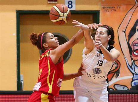 קלארק מציקה לאברמזון (עודד קרני)