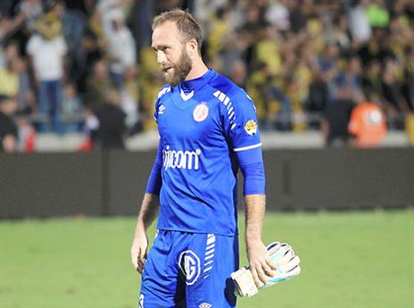 תובע את האדומים. עמוס (אלן שיבר)