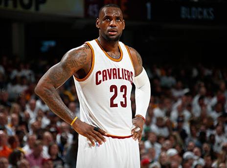 ג'יימס. אין לו בעיה למסור (getty)