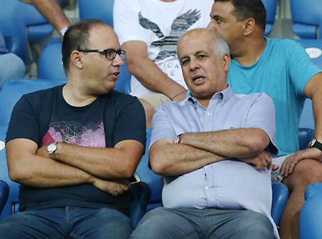 האוהד מספר 1. אבי לוזון (אלן שיבר)