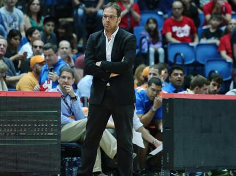 חוזר לאירופה. שרון דרוקר (אלן שיבר)