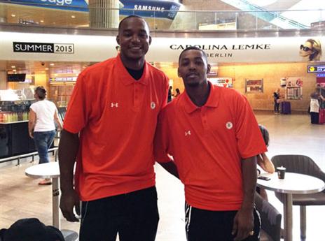 רייט וליונס בנתב"ג (צילום: מכבי ראשל"צ)