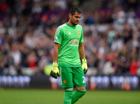 רומרו מאוכזב. המאמן ההולנדי יצא להגנתו (getty)