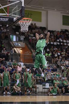 סיפק שואו. סלסטין  (צילום: מיכה קיזנר, מכבי חיפה)