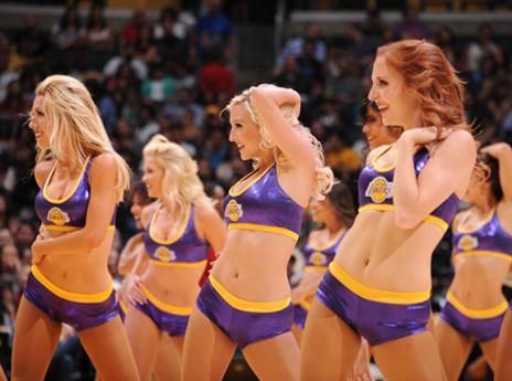 לפחות הם נהנו מהמעודדות (Getty)