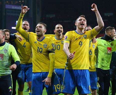 שחקני שבדיה חוגגים. לא אהבו את הביקורות (Getty)