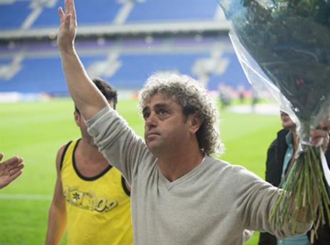 יקבל פרחים גם בסיום העונה? עטר לפני תחילת המשחק (עודד קרני)